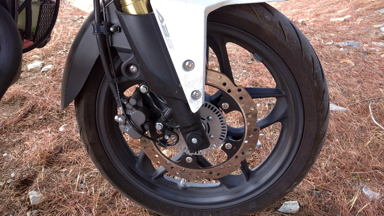 Δίσκοι τύπου μαργαρίτα τόσο εμπρός όσο και πίσω.