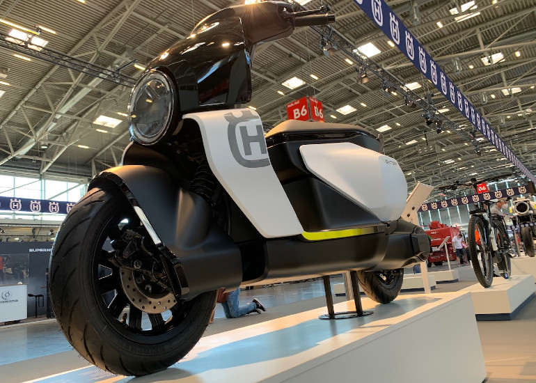 Το Vekktor είναι ξεκάθαρα το πιο φουτουριστικό scooter που παρουσίασε η Husqvarna.