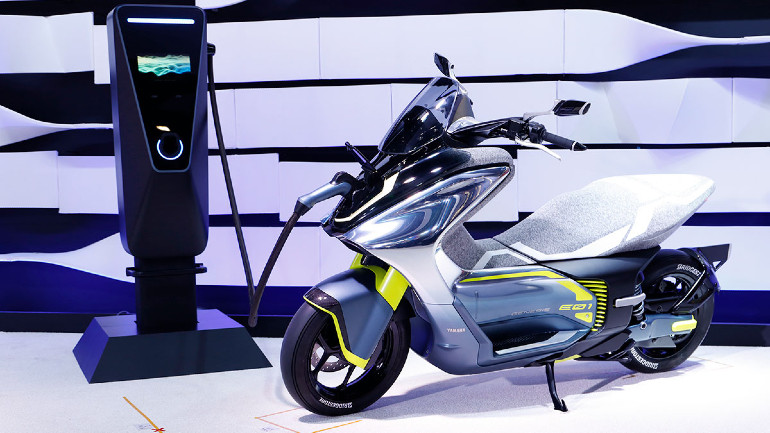 Έπεσαν οι υπογραφές για τις ανταλλακτικές μπαταρίες από τέσσερις κατασκευαστές