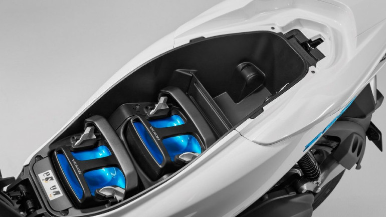 Η Honda έχει ξεκινήσει ήδη τις δοκιμές στις ανταλλακτικές μπαταρίες στην Ασία.