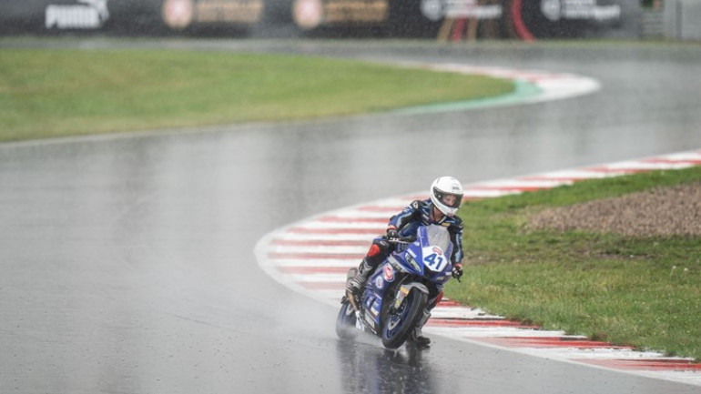 Δυνατή εμφάνιση του Περιστερά στη Γαλλία με τη Yamaha Δυνατή εμφάνιση του Περιστερά στη Γαλλία με τη Yamaha