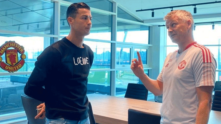 Στο προπονητικό κέντρο της Μάντσεστερ Γιουνάιτεντ ο Κριστιάνο Ρονάλντο