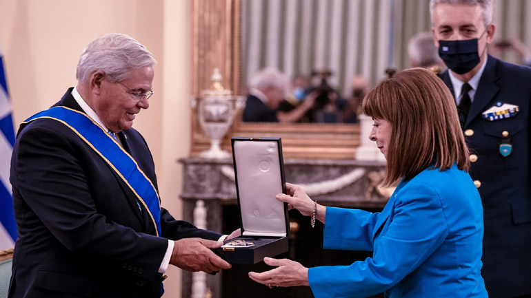 Μενέντεζ προς Σακελλαροπούλου: «Θα έχω πάντα στην καρδιά μου το παράσημο»