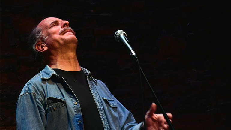 Ο Βασίλης Πρατσινάκης στο Θέατρο Κήπου