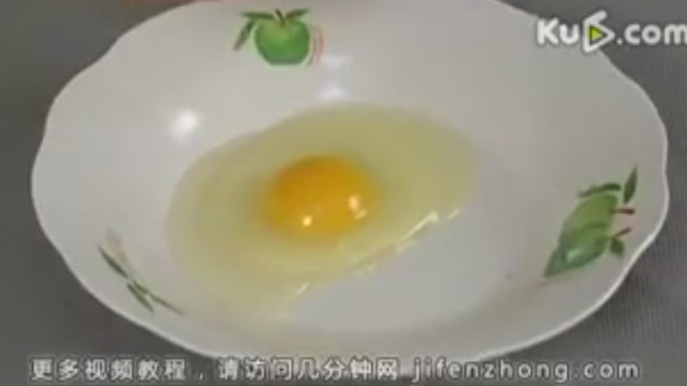 Πώς να διαχωρίσετε εύκολα τον κρόκο από το ασπράδι του αβγού