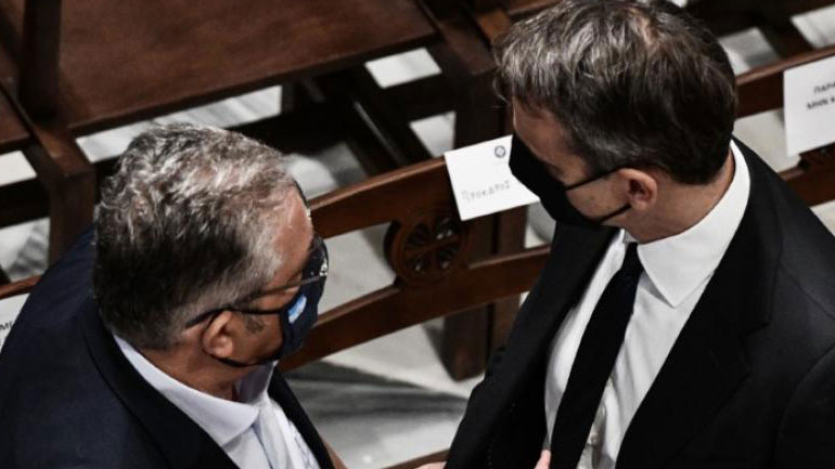 Εκνευρισμένος ο Μητσοτάκης από τις αποδοκιμασίες του κόσμου – Ζήτησε εξηγήσεις από τον Κουτσούμπα Εκνευρισμένος ο Μητσοτάκης από τις αποδοκιμασίες του κόσμου – Ζήτησε εξηγήσεις από τον Κουτσούμπα