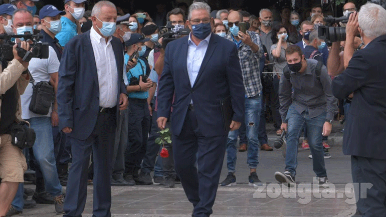 Στη Μητρόπολη Αθηνών ο Δημήτρης Κουτσούμπας για τον επικήδειο του Μίκη Θεοδωράκη