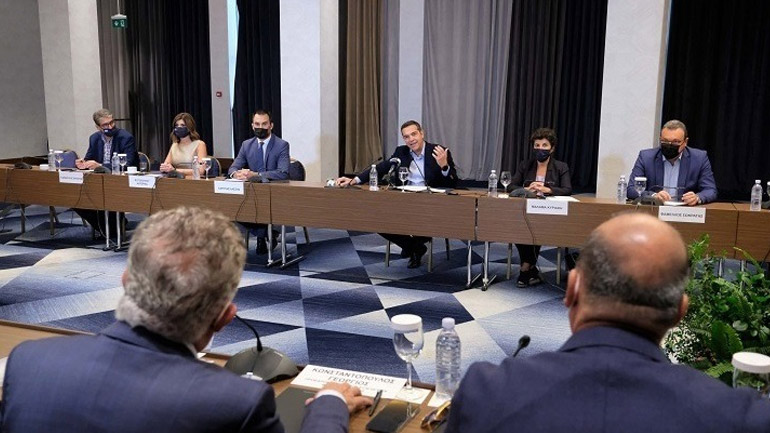 Τσίπρας: «Ανεύθυνη, αν όχι εγκληματική» η στρατηγική της κυβέρνησης απέναντι στο «εκρηκτικό μείγμα προβλημάτων»