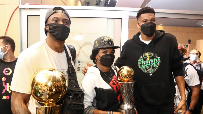 Έλληνες πολίτες η Βερόνικα και ο Άλεξ Αντετοκούνμπο