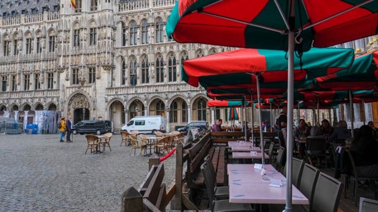 Δεκαήμερη καραντίνα για τους μη εμβολιασμένους που επιστρέφουν από κόκκινες ζώνες στις Βρυξέλλες