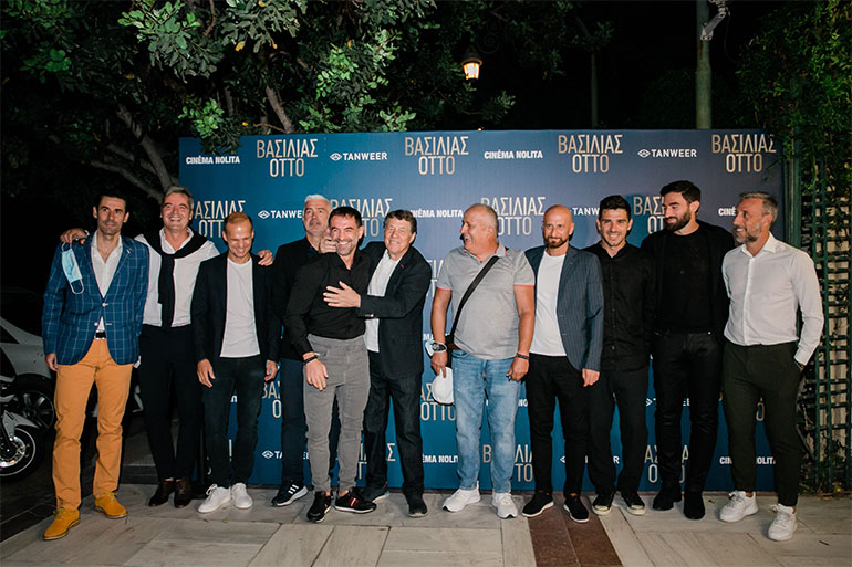 Βασίλης Τσιάρτας, Ζήσης Βρύζας, Δημήτρης Παπαδόπουλος, Αντώνης Νικοπολίδης, Γιώργος Καραγκούνης,Όττο Ρεχάγκελ, Γιάννης Τοπαλίδης, Άγγελος Μπασινας, Κώστας Κατσουράνης, Κρίστοφερ Αντρέ Μαρκς, Παντελης Καφές