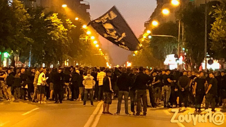 Συγκέντρωση φιλάθλων του ΠΑΟΚ ενάντια στον υποχρεωτικό εμβολιασμό – Μικρής έκτασης επεισόδια και δύο προσαγωγές