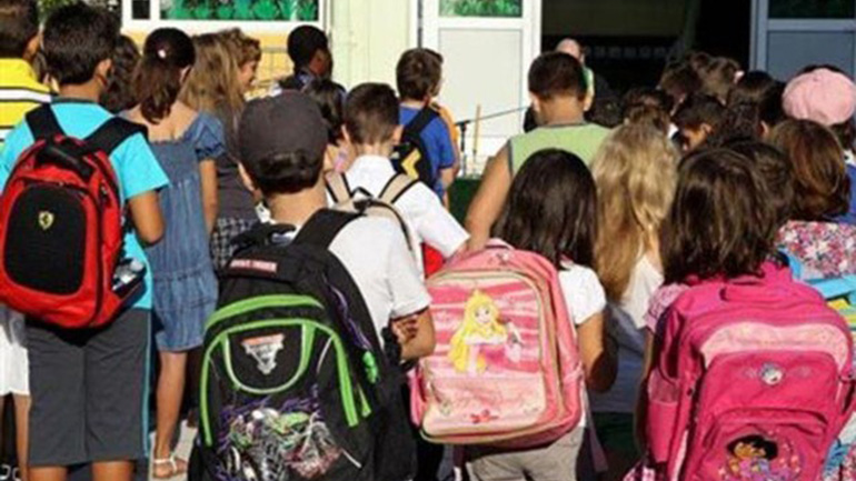 Φεγγαράκι μου, λαμπρό, φέγγε μου στο… σκοτάδι να περπατώ