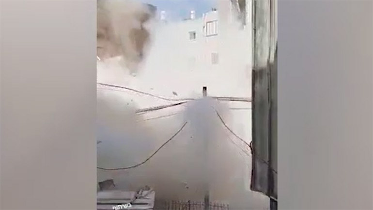 Ισραήλ: Βίντεο-ντοκουμέντο με τη “μυστηριώδη” κατάρρευση κτηρίου – Οι ένοικοι πρόλαβαν να το εκκενώσουν Ισραήλ: Βίντεο-ντοκουμέντο με τη “μυστηριώδη” κατάρρευση κτηρίου – Οι ένοικοι πρόλαβαν να το εκκενώσουν