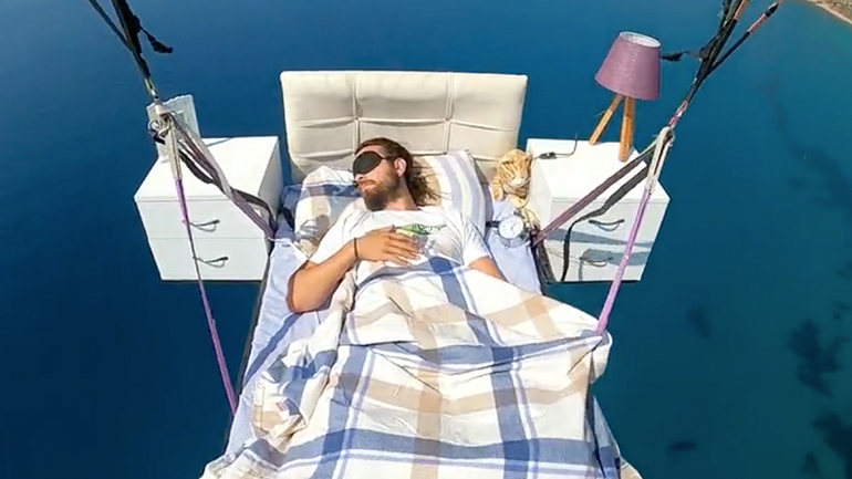 Αλεξίπτωτο πλαγιάς με κρεβάτι