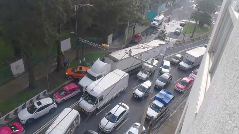 Ο φορτηγατζής φρίκαρε με την κίνηση Ο φορτηγατζής φρίκαρε με την κίνηση