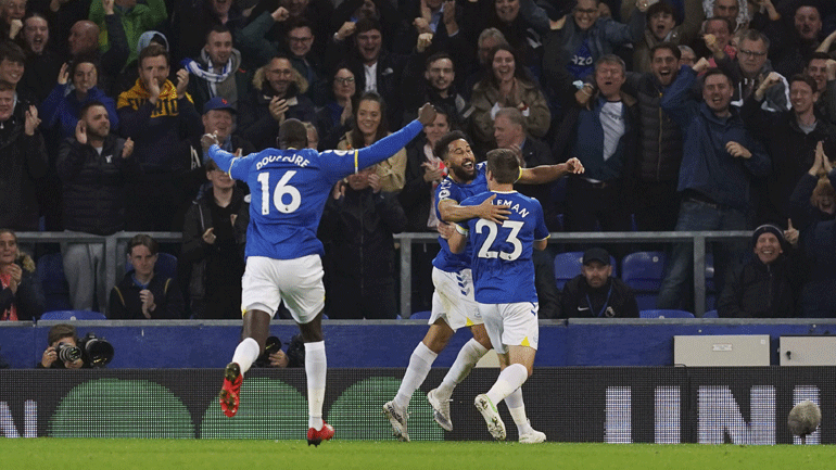 Στην κορυφή η Έβερτον, 3-1 τη Μπέρνλι