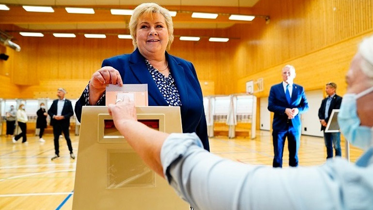 Νορβηγία: Η πρωθυπουργός Έρνα Σόλμπεργκ παραδέχθηκε την ήττα της στις βουλευτικές εκλογές