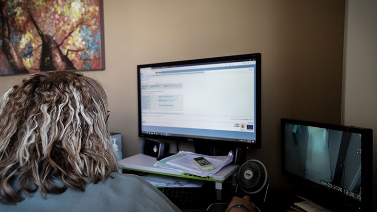 Λήγει απόψε η προθεσμία για την υποβολή των φορολογικών δηλώσεων