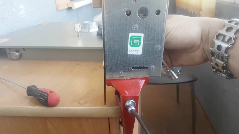 Γιατί δεν πρέπει να αφήνεις το κλειδί πάνω στην πόρτα