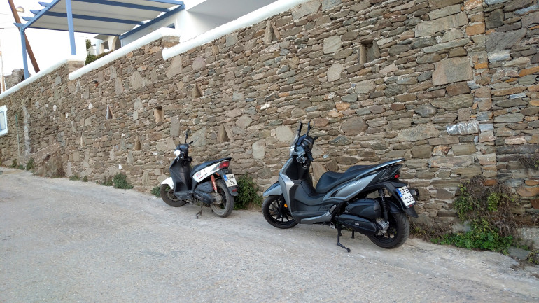 Βρήκαμε και το μικρό ξαδερφάκι του στην Κύθνο!