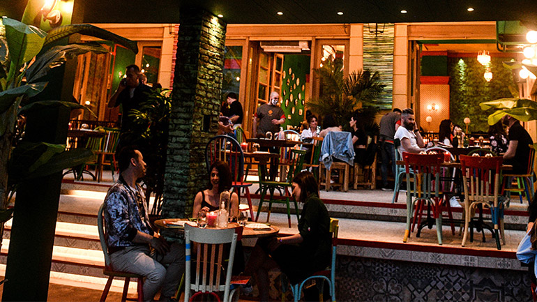 Με rapid test στους χώρους εστίασης οι έφηβοι 12-17 ετών που δεν έχουν εμβολιαστεί