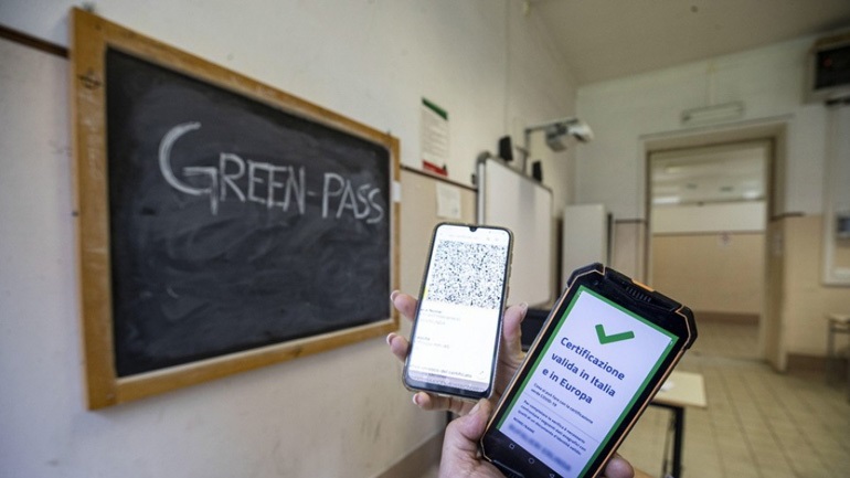 Η Ιταλία σχεδιάζει να καταστήσει το “Πράσινο Πάσο” του Covid-19 υποχρεωτικό για τους εργαζομένους