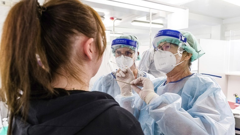 Περισσότερα από 12.000 νέα περιστατικά κορωνοϊού στη Γερμανία