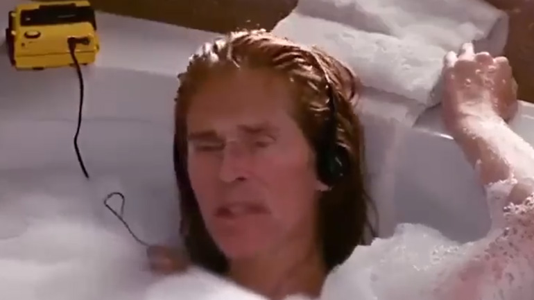 O Willem Dafoe στη θέση της Julia Roberts στο Pretty Woman