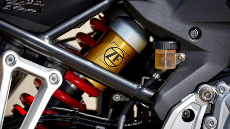 Στα περισσότερα πλέον μοντέλα της BMW χρησιμοποιούν το κορυφαίο σύστημα ESA της ZF.