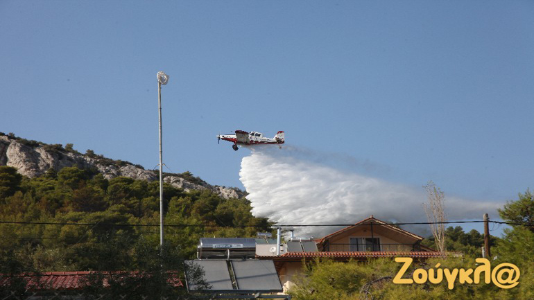 Σε εξέλιξη πυρκαγιά στους πρόποδες της Πάρνηθας