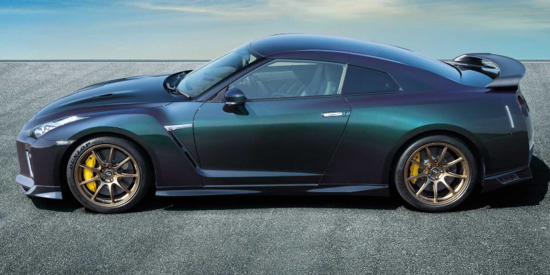 Η έκδοση Premium διαφέρει λίγο σε σχέση με την Track Edition κυρίως στις αναρτήσεις.