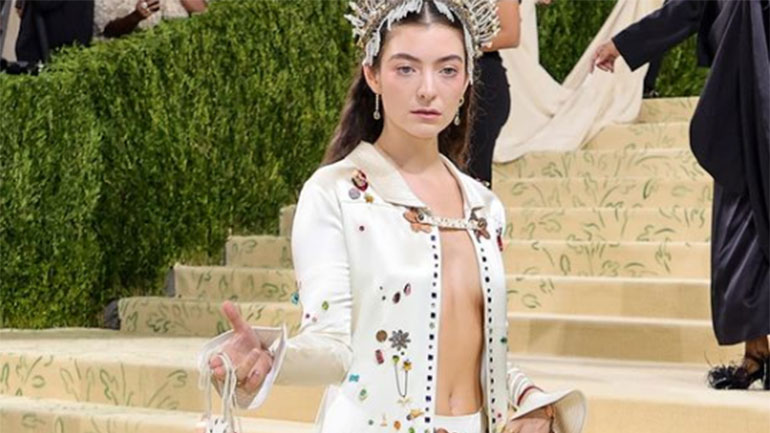 Lorde: «Δεν είμαι φτιαγμένη για τη ζωή της ποπ σταρ»