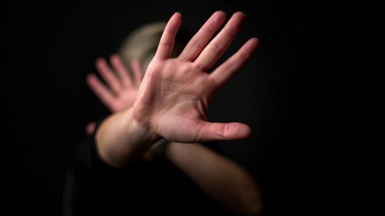 Θεσσαλονίκη: Εξανάγκαζε ανήλικη σε ερωτική επαφή με σωματική βία και απειλή δημοσιοποίησης βίντεο Θεσσαλονίκη: Εξανάγκαζε ανήλικη σε ερωτική επαφή με σωματική βία και απειλή δημοσιοποίησης βίντεο