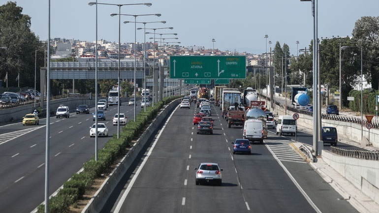 Μποτιλιάρισμα στην κάθοδο της Αθηνών – Λαμίας – Ατύχημα στη Βαρυμπόμπη