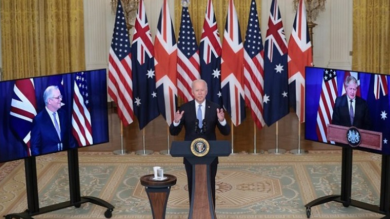 Κίνα: «Ψυχροπολεμική νοοτροπία» στο σύμφωνο ΗΠΑ, Βρετανίας και Αυστραλίας