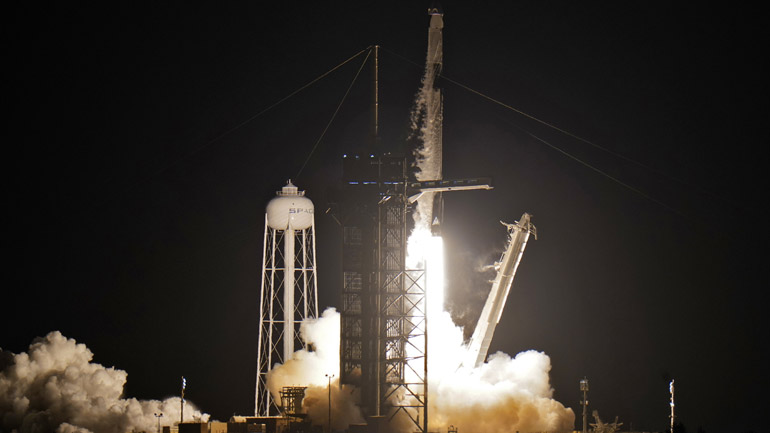 ΗΠΑ: Απογειώθηκε ο πύραυλος Falcon 9 της SpaceX – Πρώτη διαστημική αποστολή με ερασιτέχνες αστροναύτες