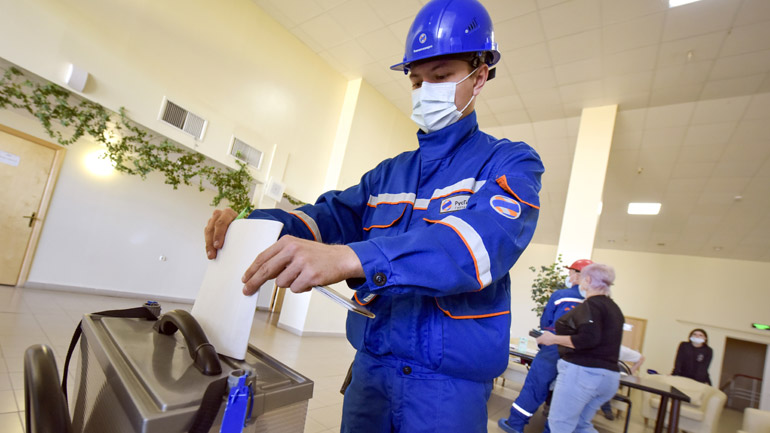 Ρωσία: Άνοιξαν οι κάλπες για τις μαραθώνιες βουλευτικές εκλογές