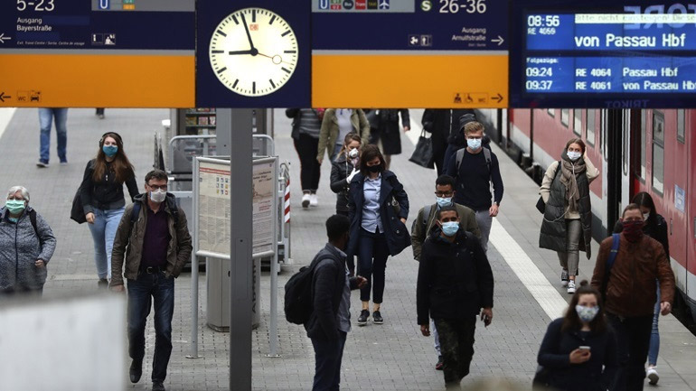Σχεδόν 13.000 νέα περιστατικά κορωνοϊού στη Γερμανία