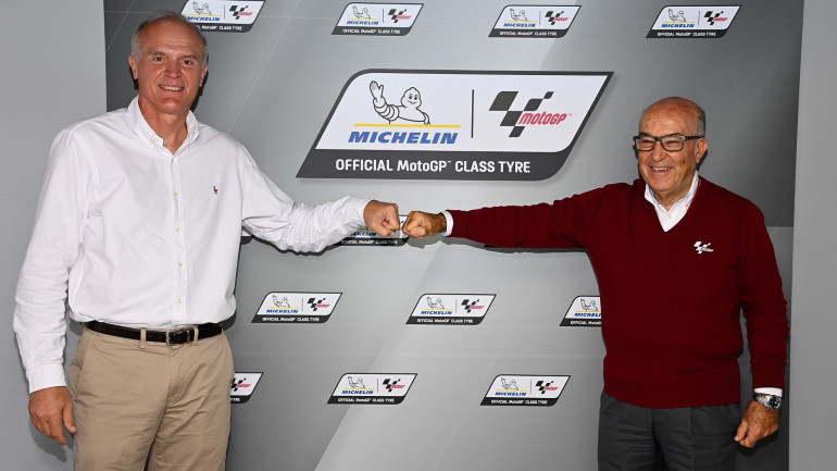 Ο Carmelo Ezpeleta της Dorna με τον CEO της Michelin Florent Ménégaux.