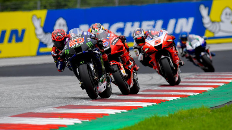 Οι αγώνες πάντως έχουν γίνει πιο θεαματικοί με πολλές μάχες μεταξύ όλων των εργοστασίων.