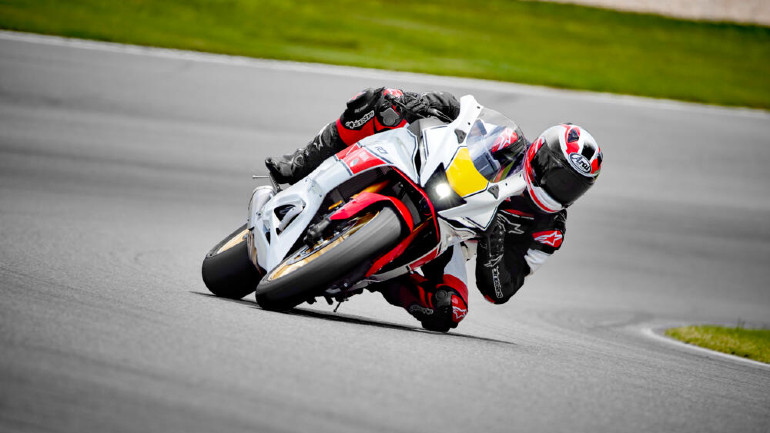 Αν είχατε βάλει στο "μάτι" το νέο R7 κάντε λίγο υπομονή να το αποκτήσετε σε αυτήν την απίθανη έκδοση!