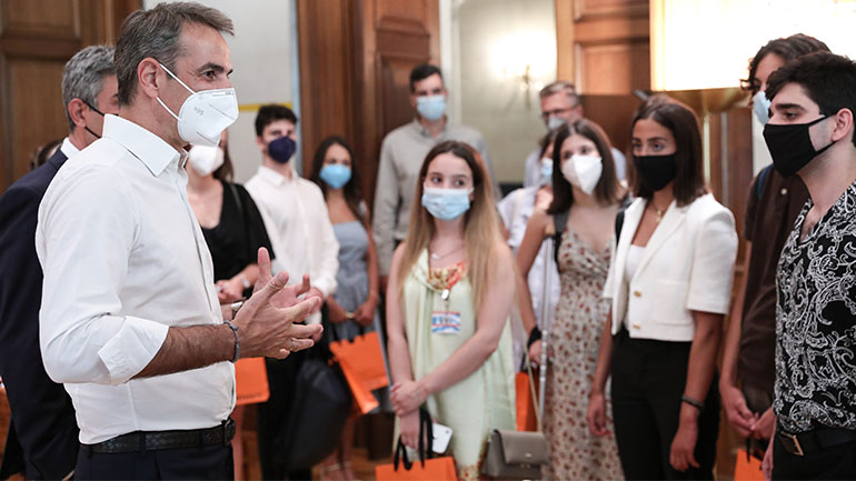 Ο πρωθυπουργός δεν τα πάει και πολύ καλά με τον χρόνο