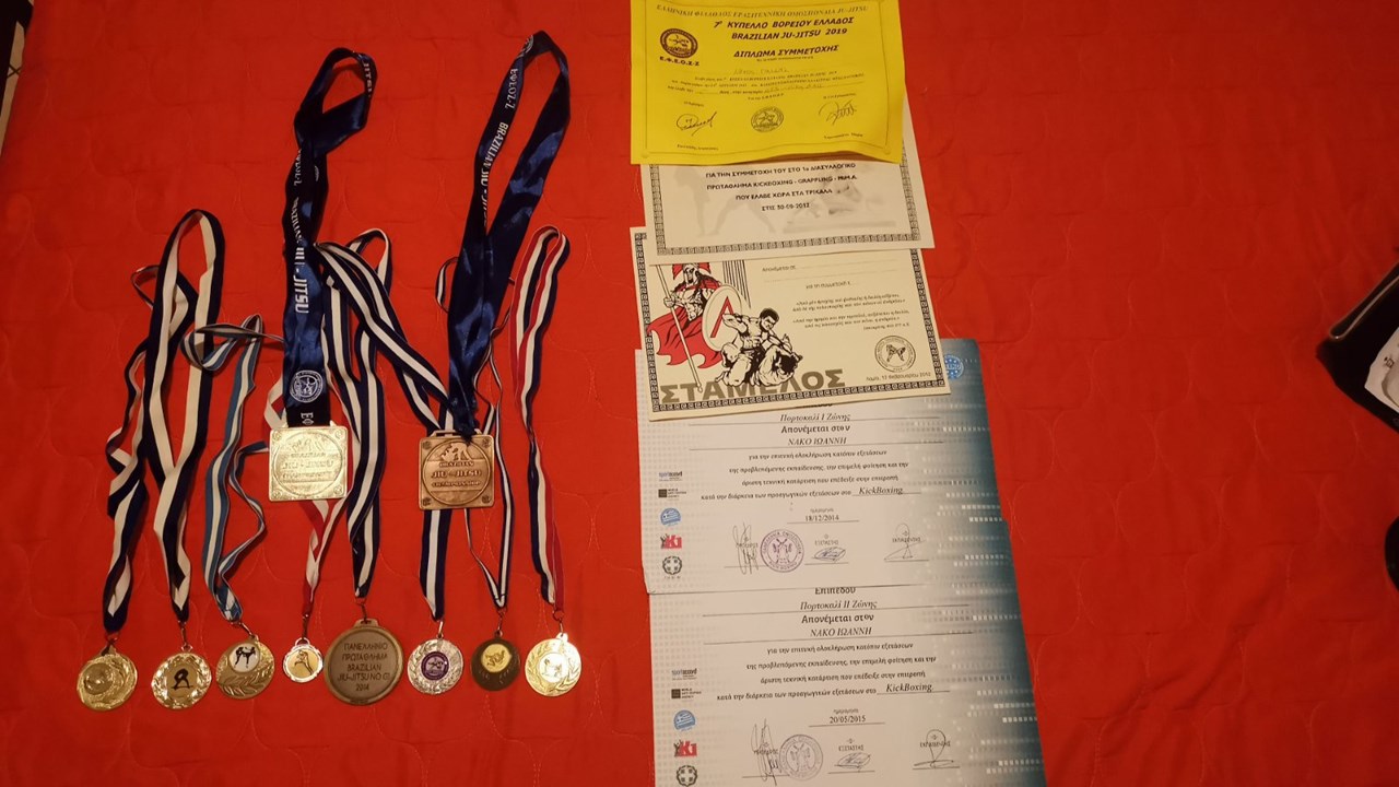 Τα μετάλλια του Γιάννη Νάκου από τα διάφορα πρωταθλήματα στα οποία έλαβε μέρος