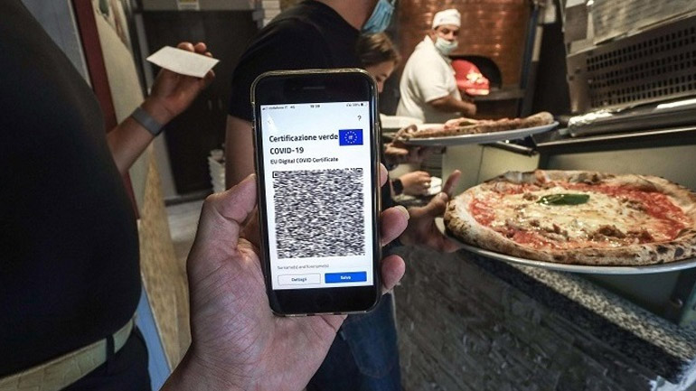 Ιταλία: Υποχρεωτικό το «πράσινο πάσο εμβολιασμένου» σε όλους τους χώρους εργασίας
