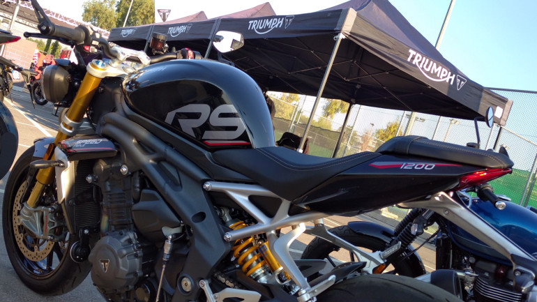 Σε πρώτο πλάνο το Speed Triple 1200RS με τους 180 ίππους!