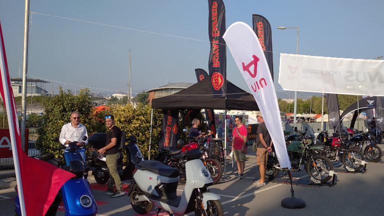 Το νέο Himalayan βρισκόταν στο περίπτερο της Royal Enfield, καθώς και τα ηλεκτρικά NIU.