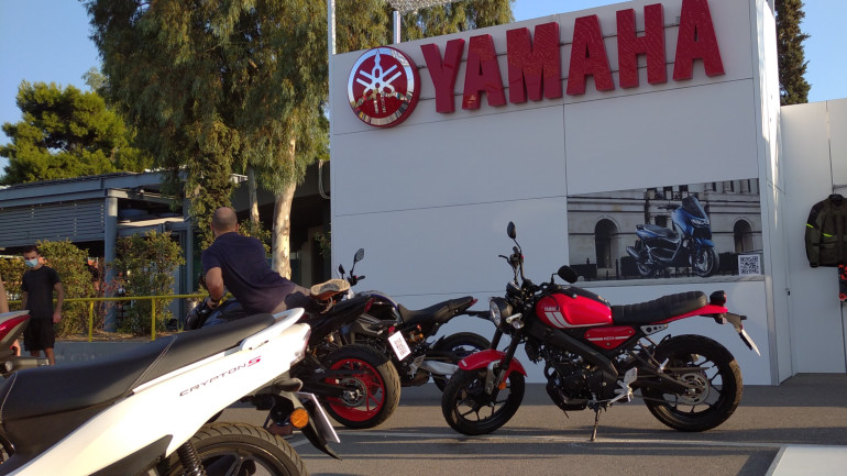 Ένα από τα μεγαλύτερα περίπτερα έχει η Yamaha με το ολόφρεσκο XSR125.