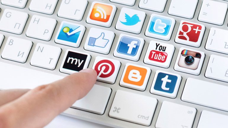 Σχεδόν όλοι οι Έλληνες είναι ενεργοί στα κοινωνικά δίκτυα