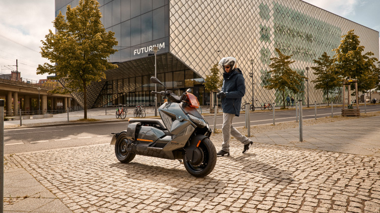 Το ηλεκτρικό scooter CE04 δανείζεται τεχνολογία από την BMW 225xe